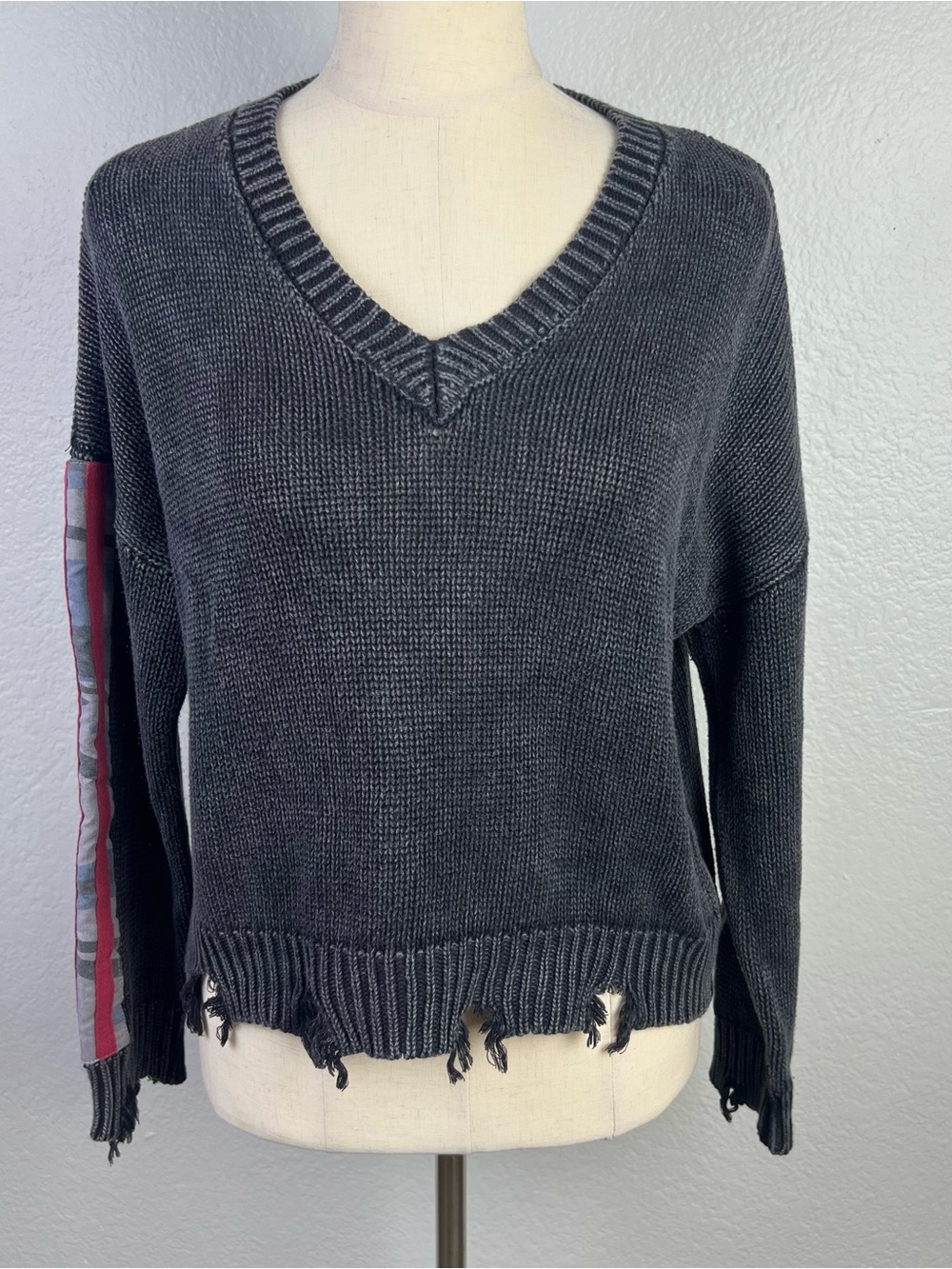 Vintage Havana Gray V-Neck Knit Distressed Pullover Sweater Size S